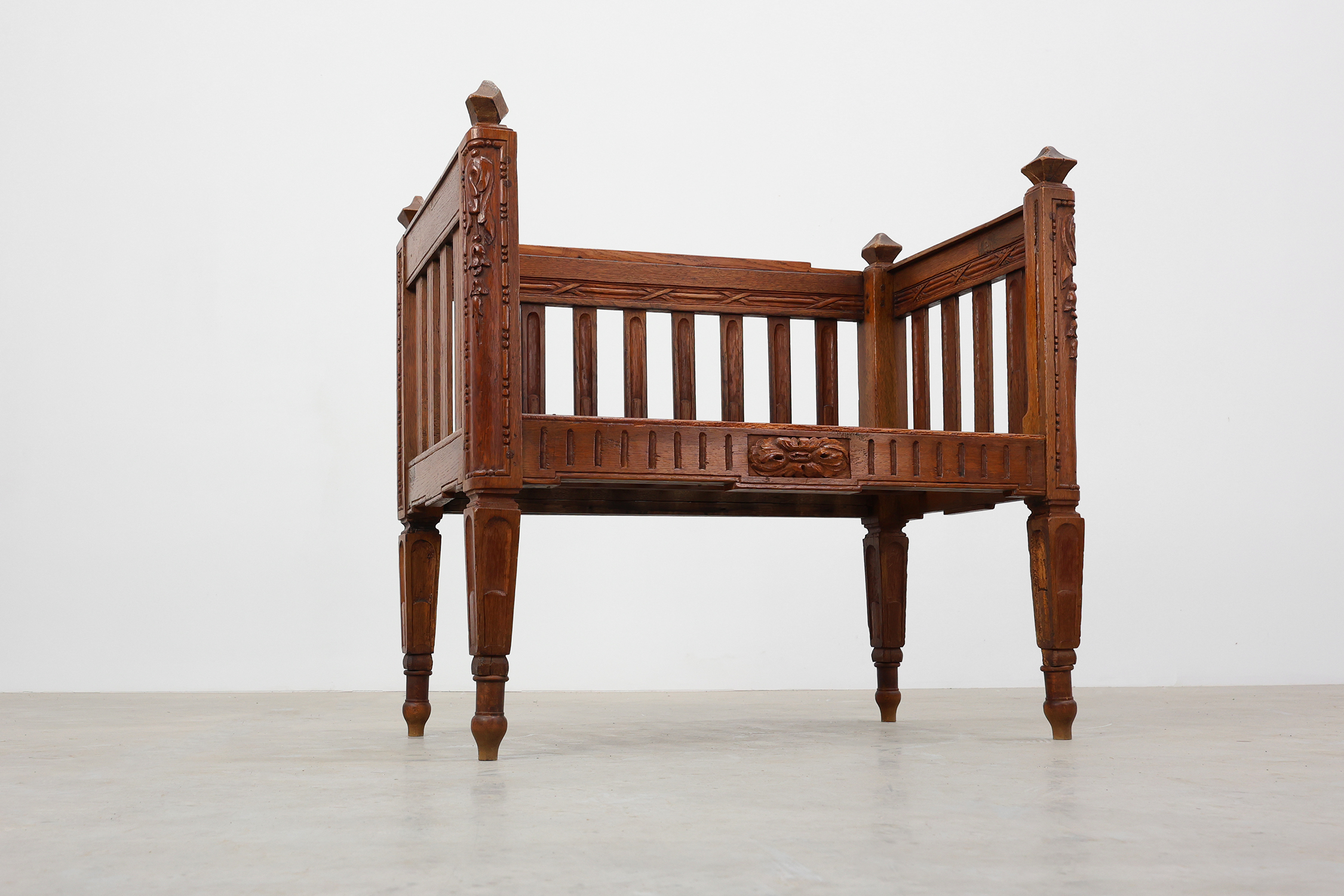 Large Arts & Crafts oak side chair, Belgium ca. 1915 thumbnail